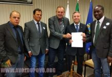 POLÍTICA: BRASÍLIA – DF OFÍCIOS SOLICITANDO “EMENDAS PARLAMENTARES” DE INTERESSE DO MUNICÍPIO FORAM ENTREGUES EM MÃOS PARA O “SENADOR ANTÔNIO ANASTASIA”.