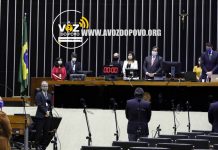 BRASÍLIA — “Câmara dos Deputados”, aprovou nesta terça-feira um projeto que obriga o uso de máscaras de proteção individual em todo o país durante a pandemia.