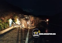 SERRA DO SALITRE/CATIARA: ATUALIZADO acidente com VITIMA FATAL na Br. 146. O CONDUTOR foi encontrado sem vida, junto a carga de melancia e melão que ficou parcialmente esparramada pela malha asfáltica.