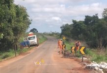 Em caráter de urgência, atendendo ao pedido do Deputado Estadual Bosco, DER/MG inicia os serviços para solucionar o problema de cratera às margens da Rodovia LMG 737 que liga Cruzeiro da Fortaleza a Guimarânia.